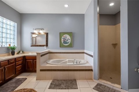 House in Howey-in-the-Hills, Florida 3 bedrooms, 299.89 sq.m. № 1130051 - photo 14