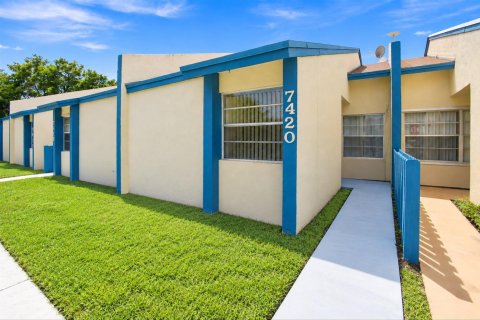 Townhouse in Lauderhill, Florida 2 bedrooms, 98.01 sq.m. № 2286633