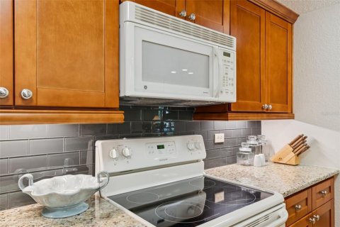 Condo in Palm Harbor, Florida, 2 bedrooms № 2127986 - photo 7