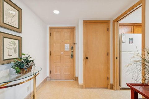 Condo in Palm Harbor, Florida, 2 bedrooms № 2127986 - photo 4