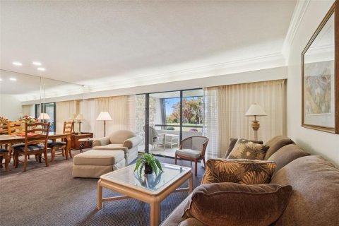 Condo in Palm Harbor, Florida, 2 bedrooms № 2127986 - photo 18