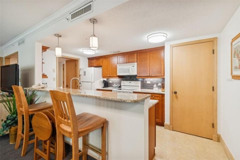 Condo in Palm Harbor, Florida, 2 bedrooms № 2127986 - photo 11