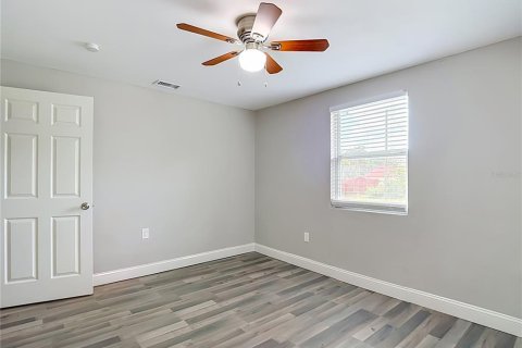 House in Dade City, Florida 4 bedrooms, 150.69 sq.m. № 2140230 - photo 12