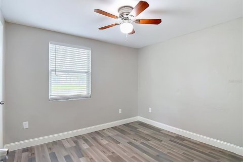 House in Dade City, Florida 4 bedrooms, 150.69 sq.m. № 2140230 - photo 13
