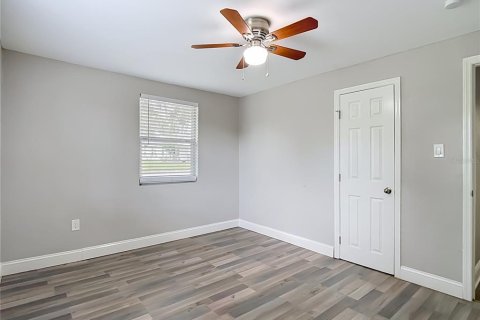 House in Dade City, Florida 4 bedrooms, 150.69 sq.m. № 2140230 - photo 10