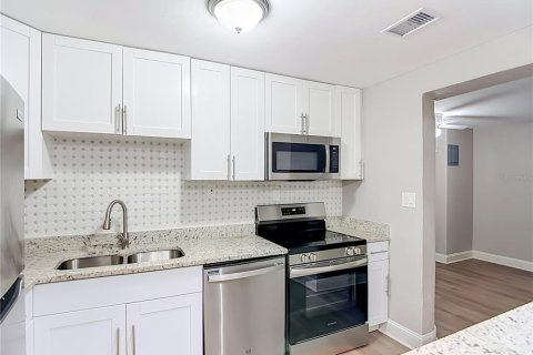 House in Dade City, Florida 4 bedrooms, 150.69 sq.m. № 2140230 - photo 2