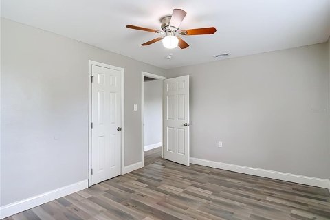 House in Dade City, Florida 4 bedrooms, 150.69 sq.m. № 2140230 - photo 11