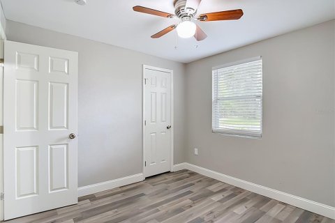 House in Dade City, Florida 4 bedrooms, 150.69 sq.m. № 2140230 - photo 14