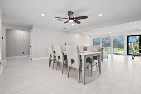 Casa en venta en Madeira Beach, Florida, 3 dormitorios, 187.66 m2 № 1597411 - foto 16