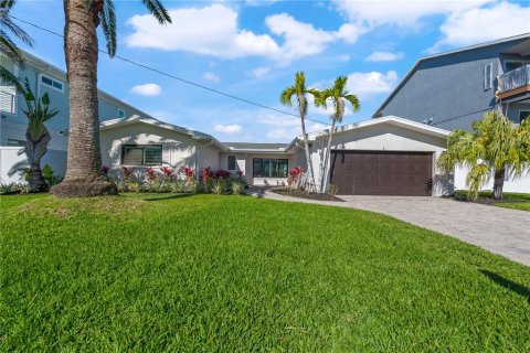 Casa en venta en Madeira Beach, Florida, 3 dormitorios, 187.66 m2 № 1597411 - foto 7