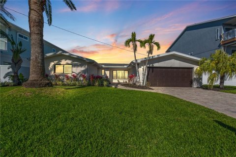 Casa en venta en Madeira Beach, Florida, 3 dormitorios, 187.66 m2 № 1597411 - foto 3