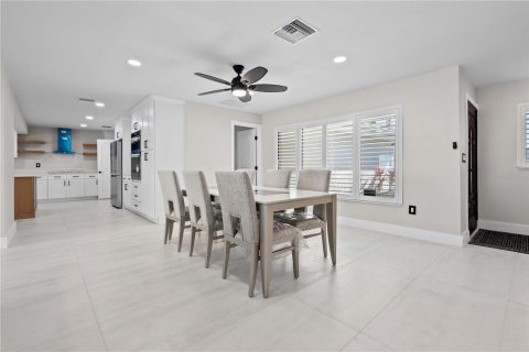 Casa en venta en Madeira Beach, Florida, 3 dormitorios, 187.66 m2 № 1597411 - foto 18