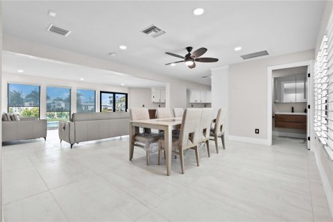 Casa en venta en Madeira Beach, Florida, 3 dormitorios, 187.66 m2 № 1597411 - foto 15