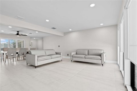 Casa en venta en Madeira Beach, Florida, 3 dormitorios, 187.66 m2 № 1597411 - foto 25