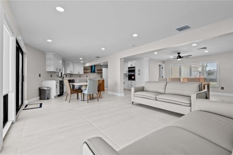 Casa en venta en Madeira Beach, Florida, 3 dormitorios, 187.66 m2 № 1597411 - foto 26