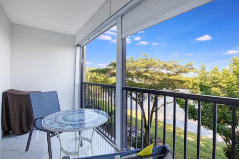 Condo in Pembroke Pines, Florida, 2 bedrooms  № 2185223 - photo 2