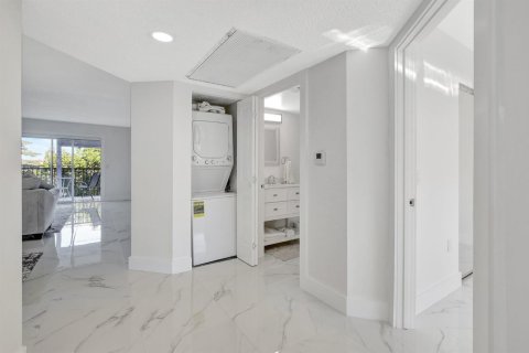 Condo in Pembroke Pines, Florida, 2 bedrooms  № 2185223 - photo 7