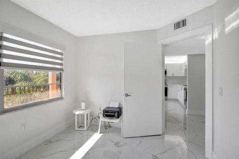 Condo in Pembroke Pines, Florida, 2 bedrooms  № 2185223 - photo 20