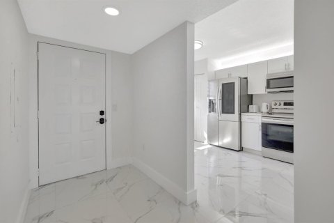 Condo in Pembroke Pines, Florida, 2 bedrooms  № 2185223 - photo 23
