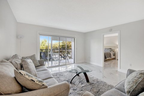 Condo in Pembroke Pines, Florida, 2 bedrooms  № 2185223 - photo 18