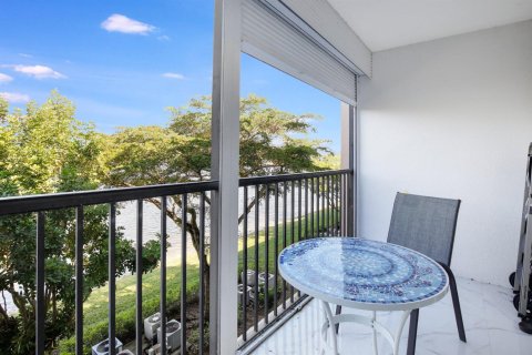 Condo in Pembroke Pines, Florida, 2 bedrooms  № 2185223 - photo 3