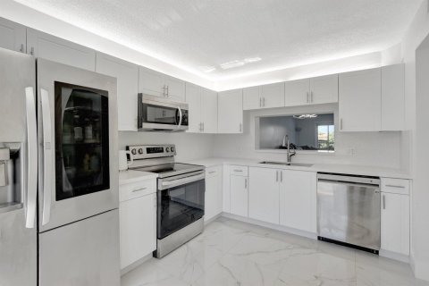 Condo in Pembroke Pines, Florida, 2 bedrooms  № 2185223 - photo 8