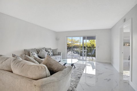 Condo in Pembroke Pines, Florida, 2 bedrooms  № 2185223 - photo 17