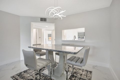 Condo in Pembroke Pines, Florida, 2 bedrooms  № 2185223 - photo 25