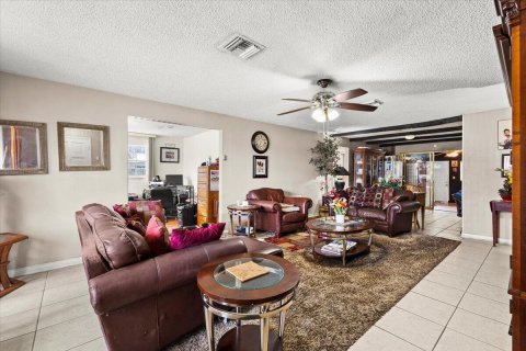 House in Lauderhill, Florida 4 bedrooms, 238.11 sq.m. № 2146686 - photo 5