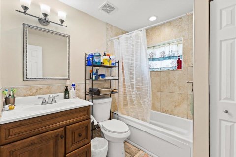 House in Lauderhill, Florida 4 bedrooms, 238.11 sq.m. № 2146686 - photo 13