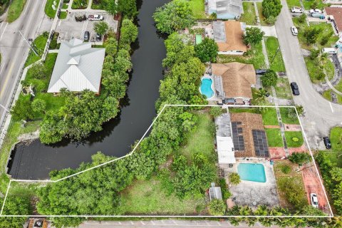 House in Lauderhill, Florida 4 bedrooms, 238.11 sq.m. № 2146686