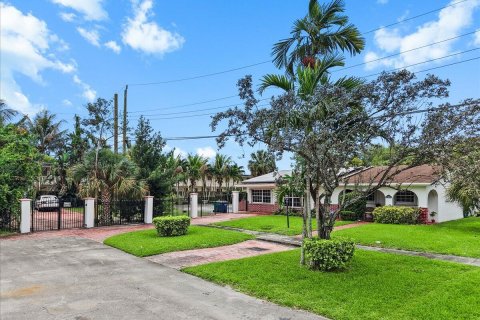 House in Lauderhill, Florida 4 bedrooms, 238.11 sq.m. № 2146686 - photo 19
