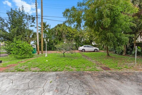 House in Lauderhill, Florida 4 bedrooms, 238.11 sq.m. № 2146686 - photo 18