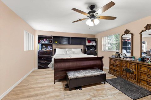 House in Lauderhill, Florida 4 bedrooms, 238.11 sq.m. № 2146686 - photo 12