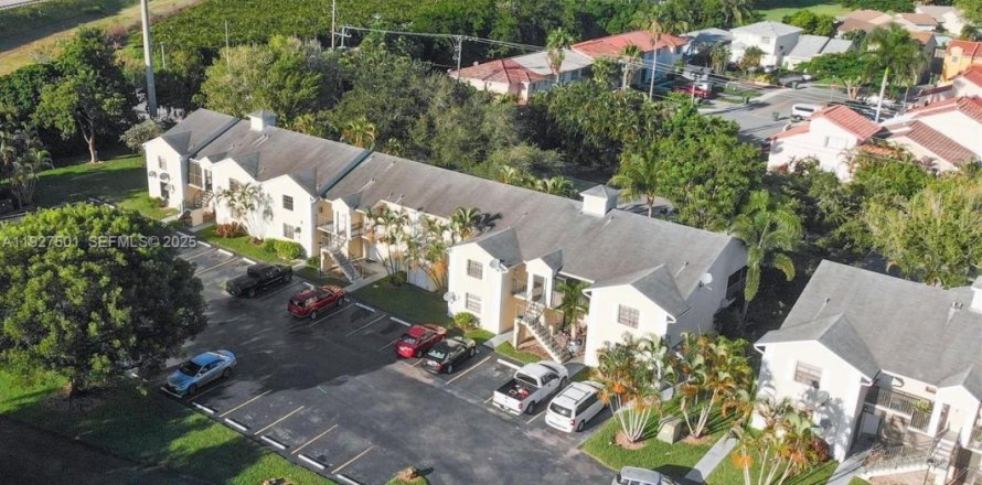 Кондоминиум с 2 спальнями в Хомстед, Флорида № 1988232