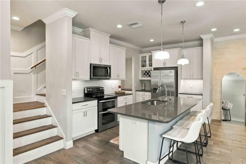 Townhouse in Lutz, Florida 4 bedrooms, 194.91 sq.m. № 2403601 - photo 2