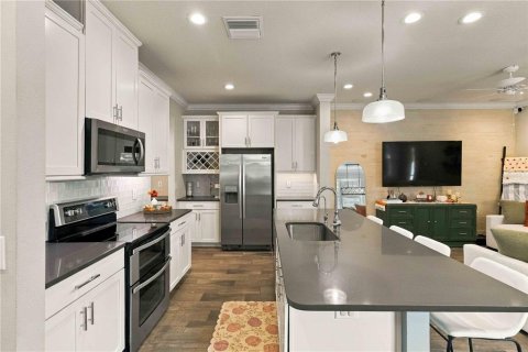 Townhouse in Lutz, Florida 4 bedrooms, 194.91 sq.m. № 2403601 - photo 10
