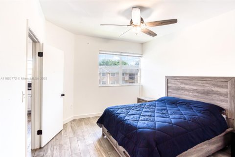 Condo in Pembroke Pines, Florida, 2 bedrooms  № 1880210 - photo 7
