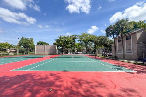 Condo in Pembroke Pines, Florida, 2 bedrooms  № 1880210 - photo 24