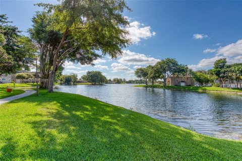 Condo in Pembroke Pines, Florida, 2 bedrooms  № 1880210 - photo 25