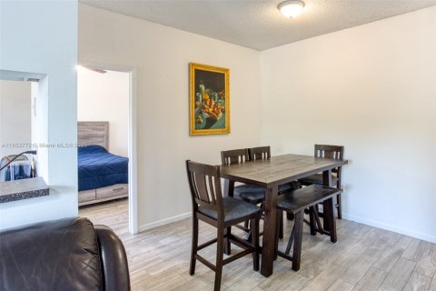 Condo in Pembroke Pines, Florida, 2 bedrooms  № 1880210 - photo 5