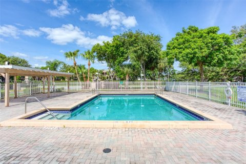 Condo in Pembroke Pines, Florida, 2 bedrooms  № 1880210 - photo 20