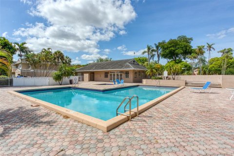 Condo in Pembroke Pines, Florida, 2 bedrooms  № 1880210 - photo 21