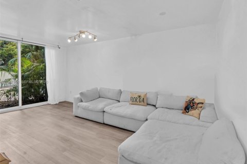 Condominio en alquiler en Miami Beach, Florida, 1 dormitorio, 76.18 m2 № 2003913 - foto 4