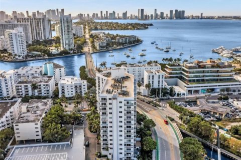 Condominio en alquiler en Miami Beach, Florida, 1 dormitorio, 76.18 m2 № 2003913 - foto 28