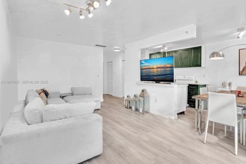 Condominio en alquiler en Miami Beach, Florida, 1 dormitorio, 76.18 m2 № 2003913 - foto 2