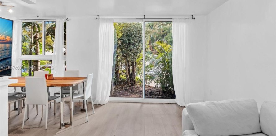 Condominio en Miami Beach, Florida, 1 dormitorio  № 2003913