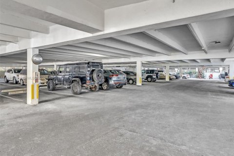 Condominio en alquiler en Miami Beach, Florida, 1 dormitorio, 76.18 m2 № 2003913 - foto 17