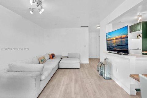 Condominio en alquiler en Miami Beach, Florida, 1 dormitorio, 76.18 m2 № 2003913 - foto 3