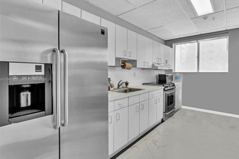 Condominio en alquiler en Miami Beach, Florida, 1 dormitorio, 76.18 m2 № 2003913 - foto 26